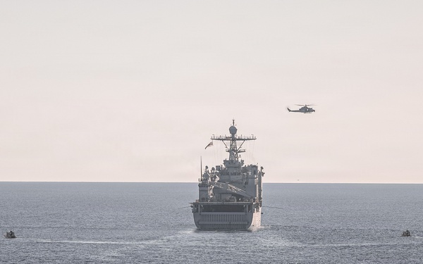 11th MEU Marines, Sailors Conduct VBSS Exercise Aboard USS Comstock