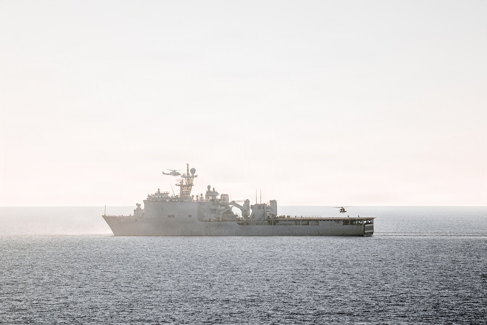 11th MEU Marines, Sailors Conduct VBSS Exercise Aboard USS Comstock