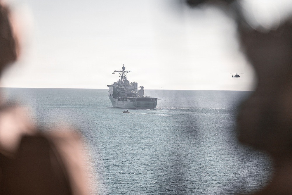 11th MEU Marines, Sailors Conduct VBSS Exercise Aboard USS Comstock