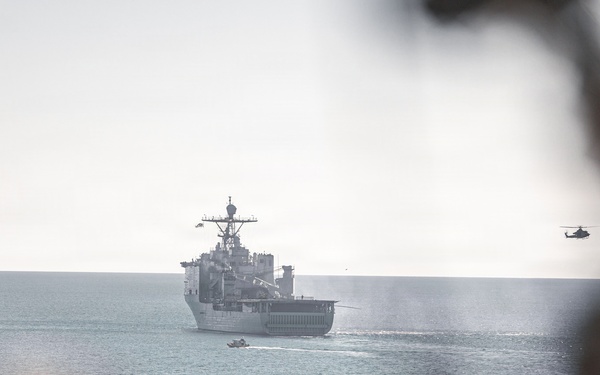 11th MEU Marines, Sailors Conduct VBSS Exercise Aboard USS Comstock