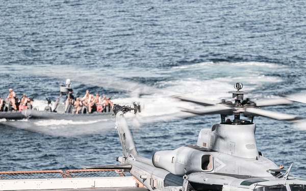 11th MEU Marines, Sailors Conduct VBSS Exercise Aboard USS Comstock