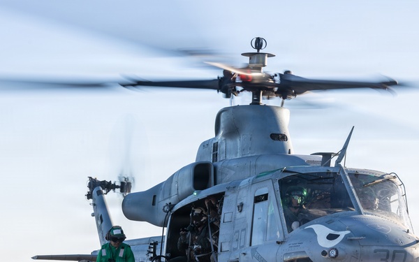 11th MEU Marines, Sailors Conduct VBSS Exercise Aboard USS Comstock
