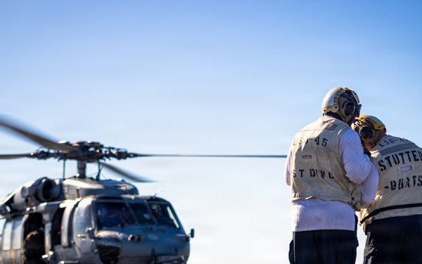 11th MEU Sailors Conduct Deck Landing Qualifications
