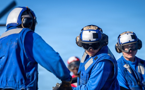 11th MEU Sailors Conduct Deck Landing Qualifications