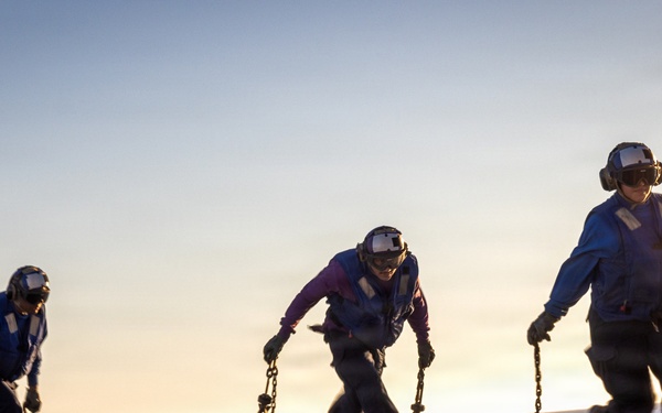 11th MEU Sailors Conduct Deck Landing Qualifications