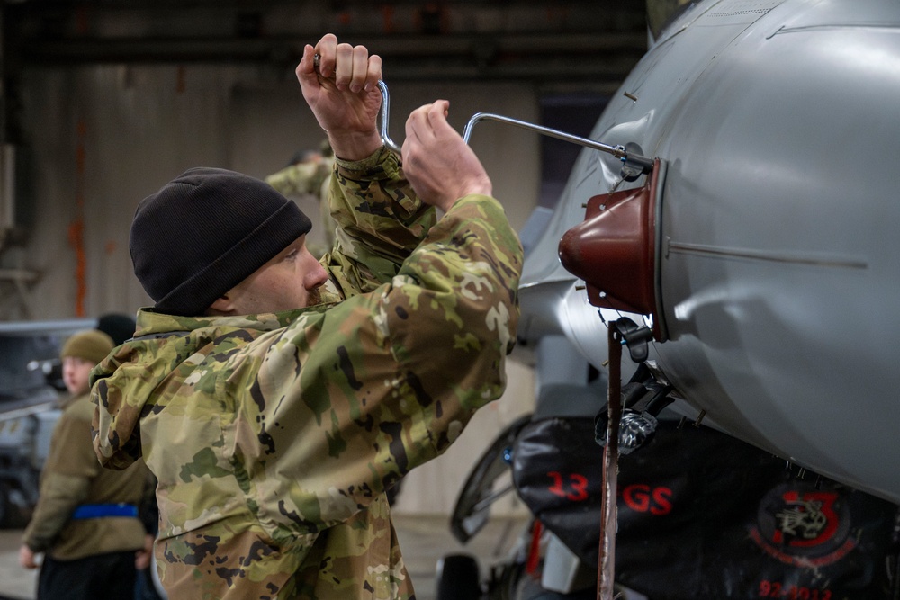 35th MXG Airmen keep the mission moving