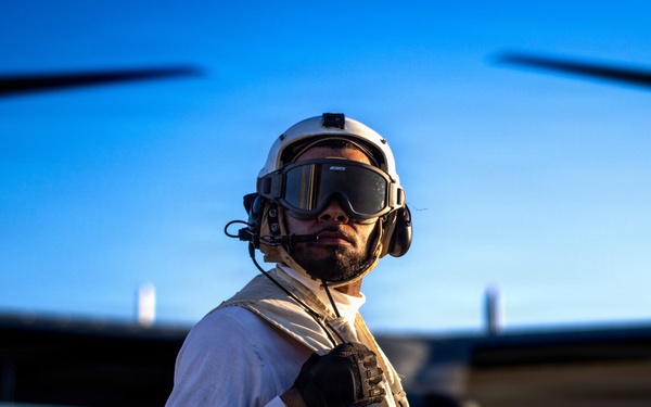 11th MEU Sailors Conduct Deck Landing Qualifications