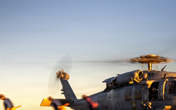 11th MEU Sailors Conduct Deck Landing Qualifications