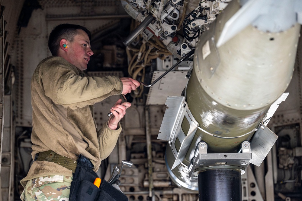 35th FW hosts B-1B Lancer and F-16 Fighting Falcon load demonstration