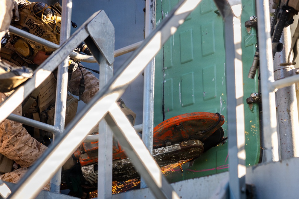 11th MEU Maritime Raid Force Conducts Visit, Board, Search and Seizure Training