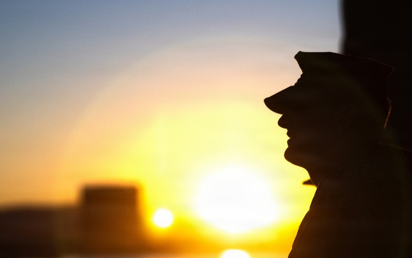11th MEU Marines, Sailors, Pull into Port Aboard USS Comstock
