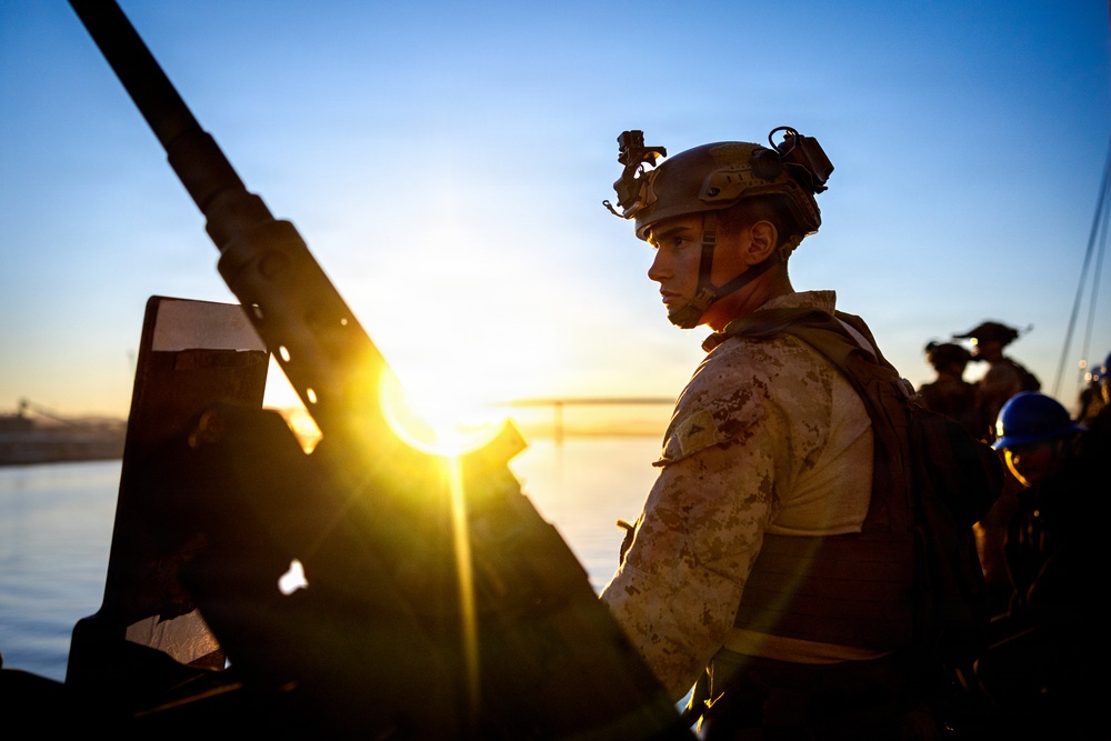 11th MEU Marines, Sailors, Pull into Port Aboard USS Comstock