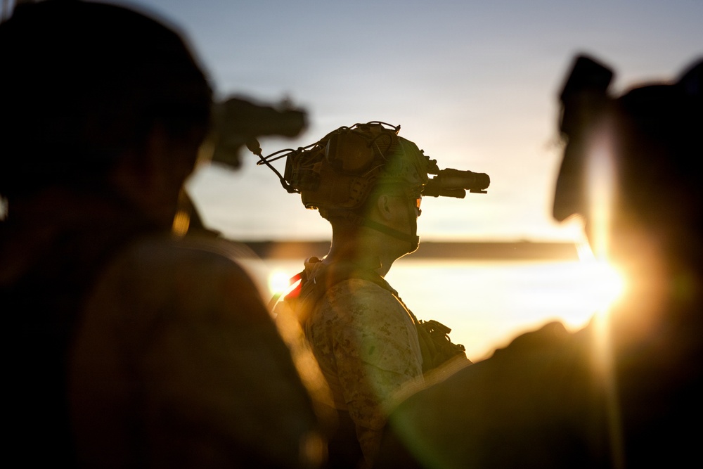 11th MEU Marines, Sailors, Pull into Port Aboard USS Comstock