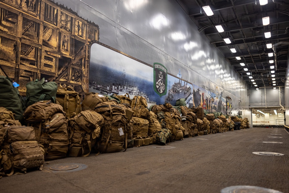 11th MEU Marines, Sailors, Pull into Port Aboard USS Comstock