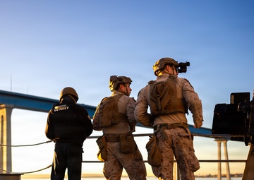 11th MEU Marines, Sailors, Pull into Port Aboard USS Comstock