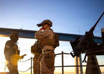 11th MEU Marines, Sailors, Pull into Port Aboard USS Comstock