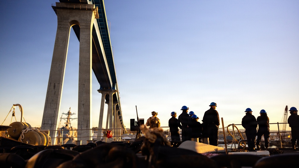 11th MEU Marines, Sailors, Pull into Port Aboard USS Comstock