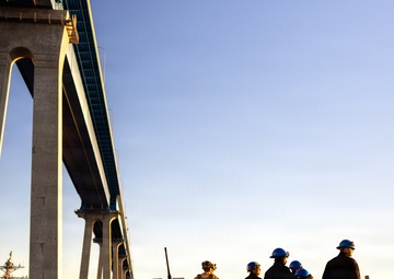 11th MEU Marines, Sailors, Pull into Port Aboard USS Comstock