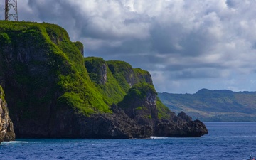 Abraham Lincoln pulls into Guam
