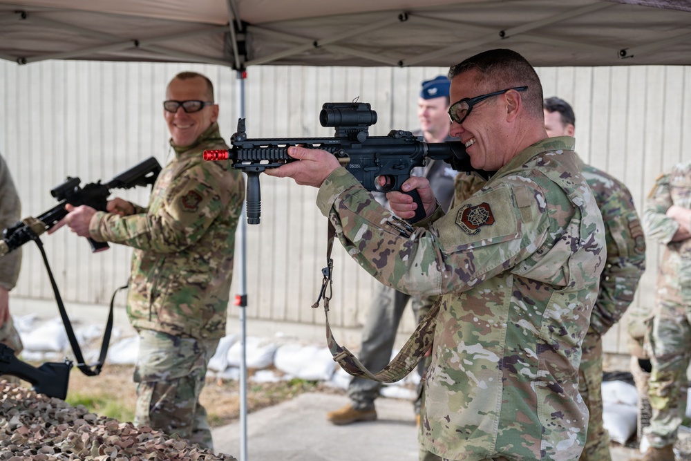 21st AF, USAFEC command team receives 436th AW immersion