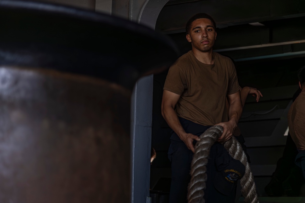 Abraham Lincoln pulls into Guam