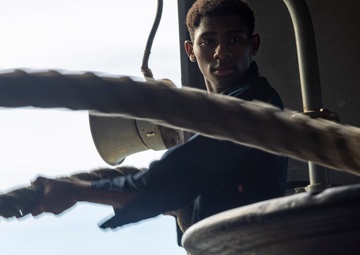 Abraham Lincoln pulls into Guam