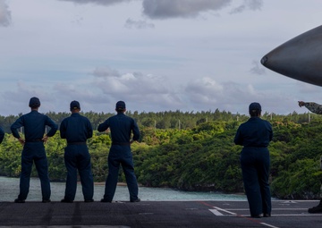 Abraham Lincoln pulls into Guam