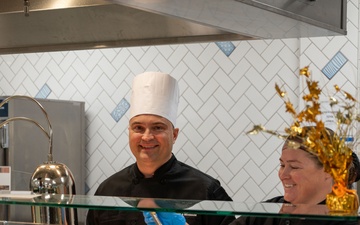 Nellis AFB leadership serve Airmen on Thanksgiving