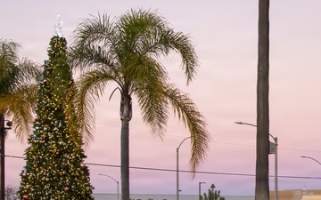 Bells Will Be Ringing!: MCAS Miramar hosts the San Diego Symphony for the Holidays