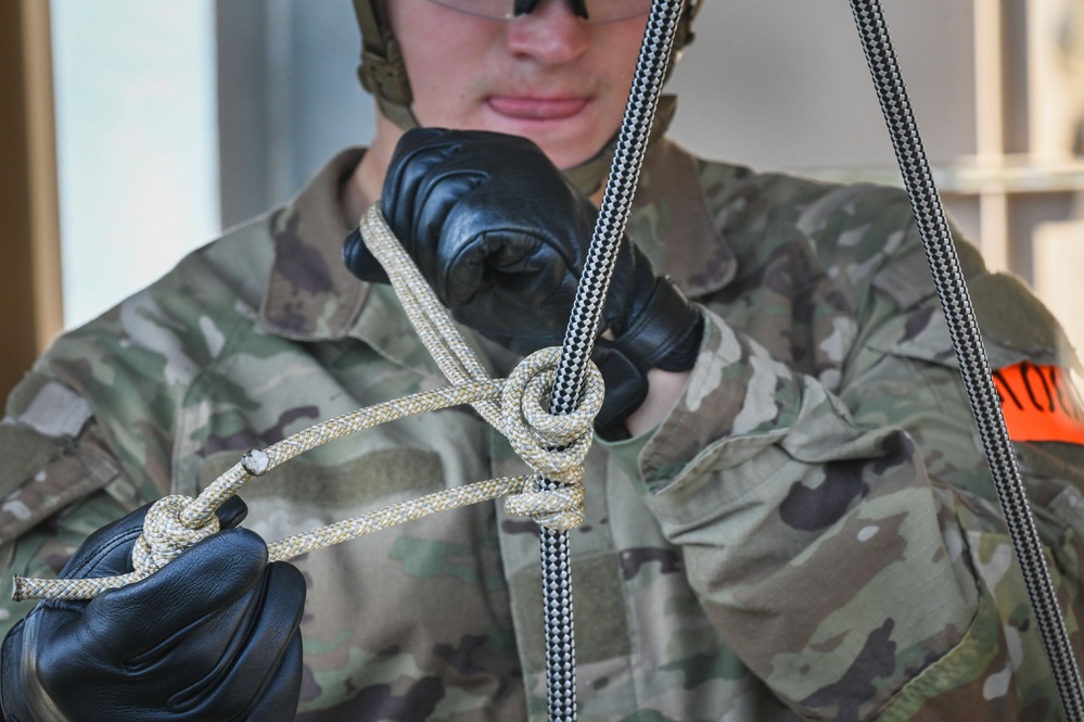 Special Warfare Zulu Course Trainees Rappel