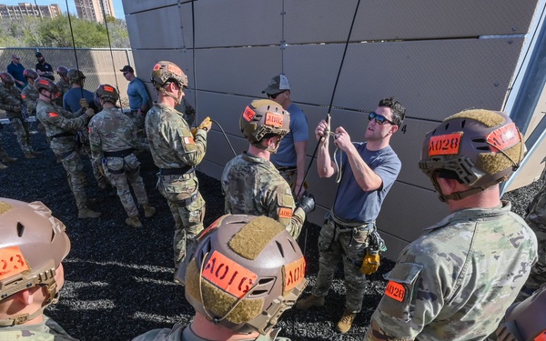 Special Warfare Zulu Course Trainees Rappel