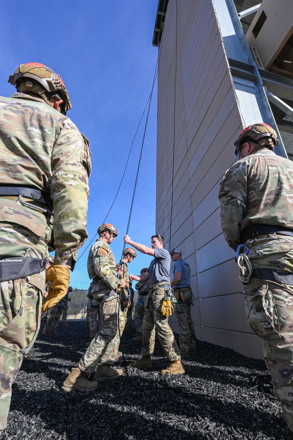 Special Warfare Zulu Course Trainees Rappel