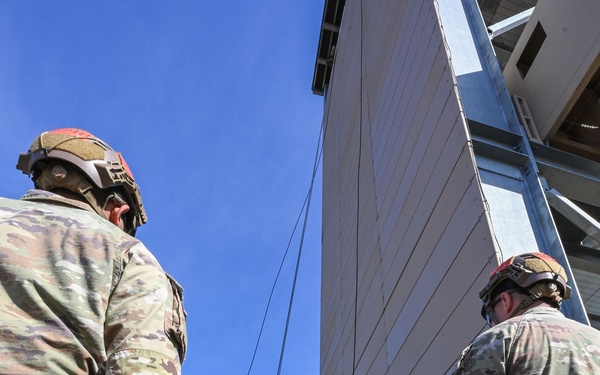 Special Warfare Zulu Course Trainees Rappel