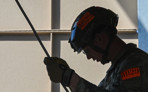 Special Warfare Zulu Course Trainees Rappel