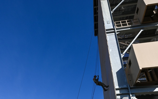 Special Warfare Zulu Course Trainees Rappel