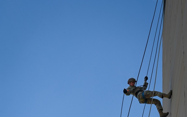 Special Warfare Zulu Course Trainees Rappel