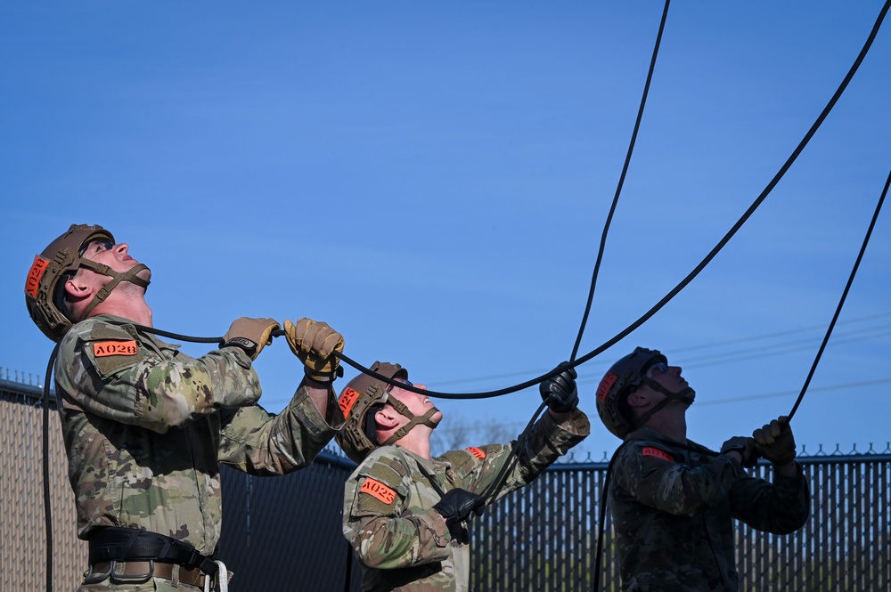 Special Warfare Zulu Course Trainees Rappel