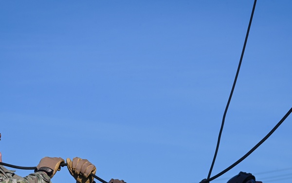 Special Warfare Zulu Course Trainees Rappel
