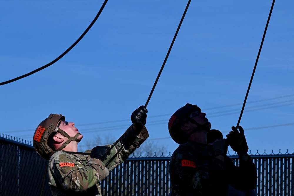 Special Warfare Zulu Course Trainees Rappel