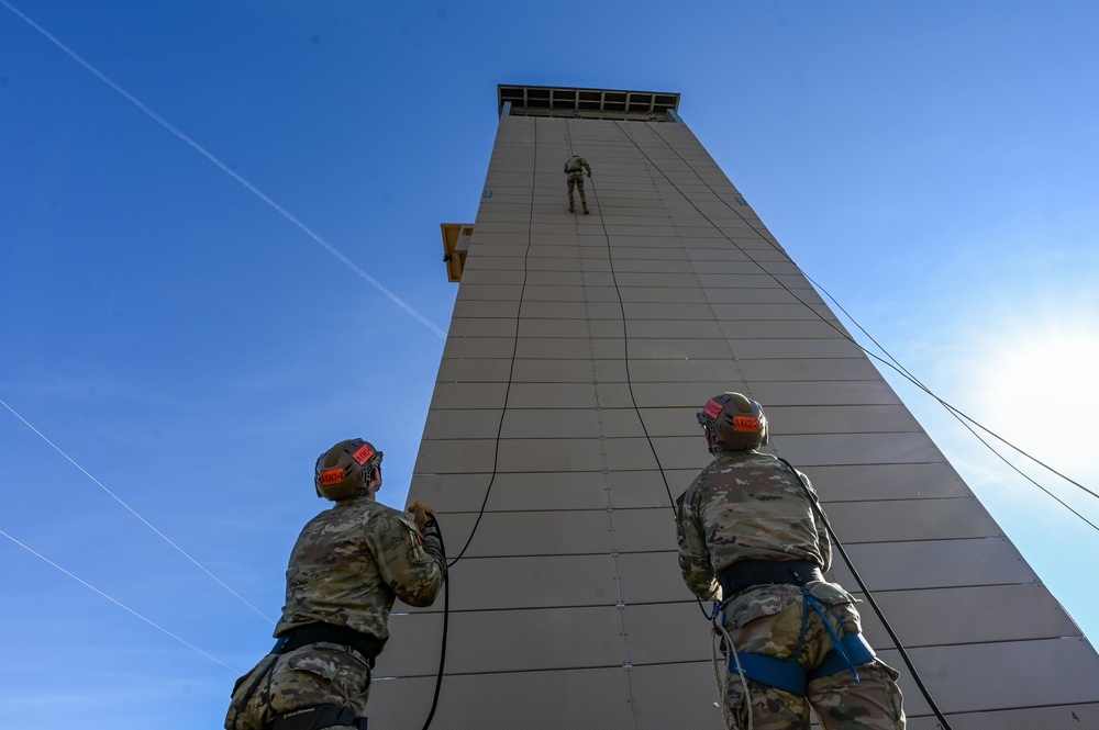 Special Warfare Zulu Course Trainees Rappel