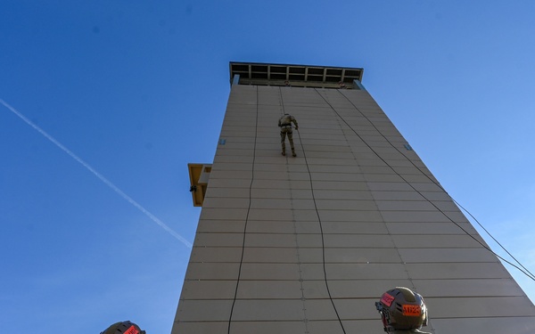 Special Warfare Zulu Course Trainees Rappel