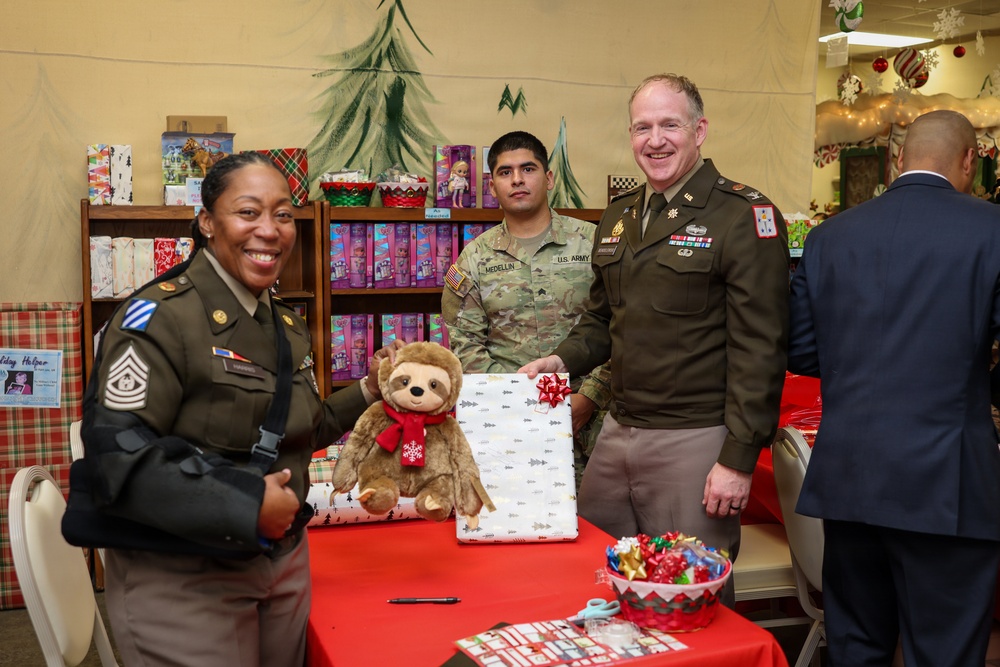 Holiday Helper Brings Hope to Service Members During Annual Holiday Event