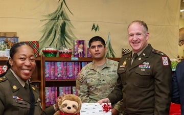 Holiday Helper Brings Hope to Service Members During Annual Holiday Event