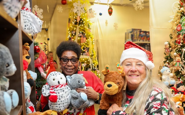 Holiday Helper Brings Hope to Service Members During Annual Holiday Event