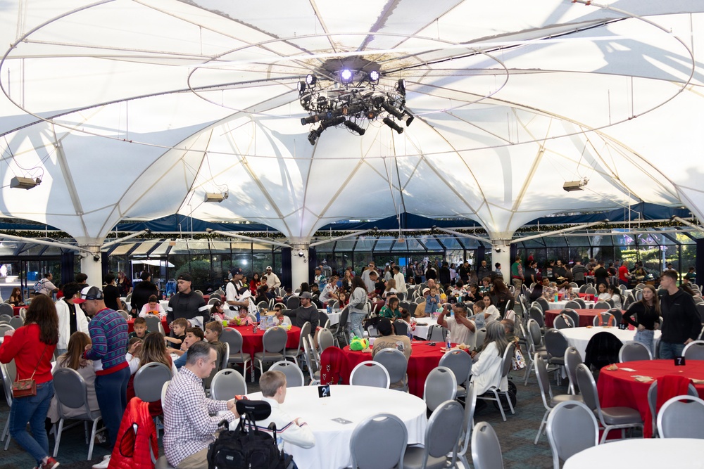 H&amp;HS MCAS Miramar hosts Holiday Party at SeaWorld 2025