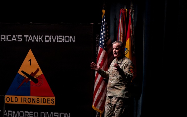 1AD hosts leadership seminar, Iron Summit, in El Paso