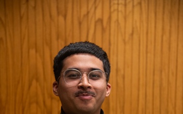 Fireman Apprentice Lopez receives Surface Warfare Engineering Schools Command (SWESC) Great Lakes Student of the Month