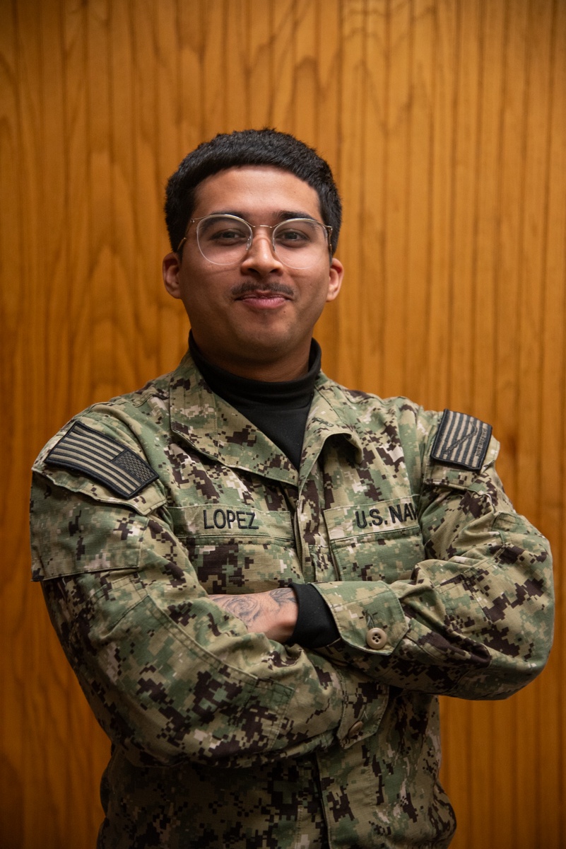 Fireman Apprentice Lopez receives Surface Warfare Engineering Schools Command (SWESC) Great Lakes Student of the Month