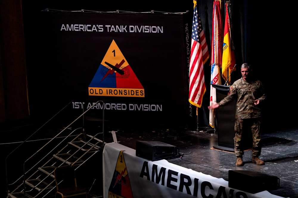 1AD hosts leadership seminar, Iron Summit, in El Paso