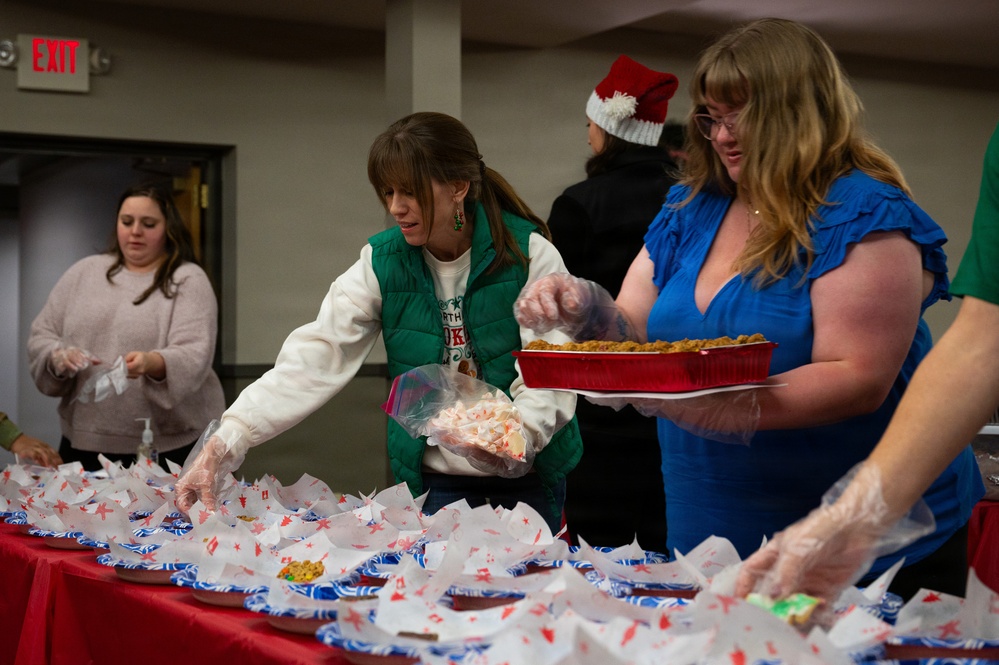 319th Reconnaissance Wing collects 7,300 cookies during Airmen Cookie Drive